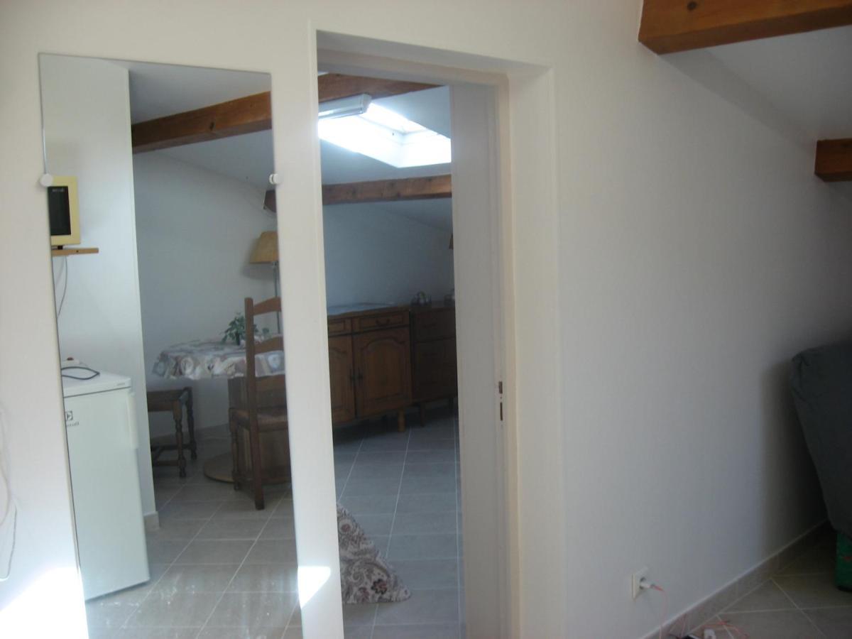 T 2 Avec Velux Sous Les Combes De 34 M2 Apartment La Londe-les-Maures Bagian luar foto